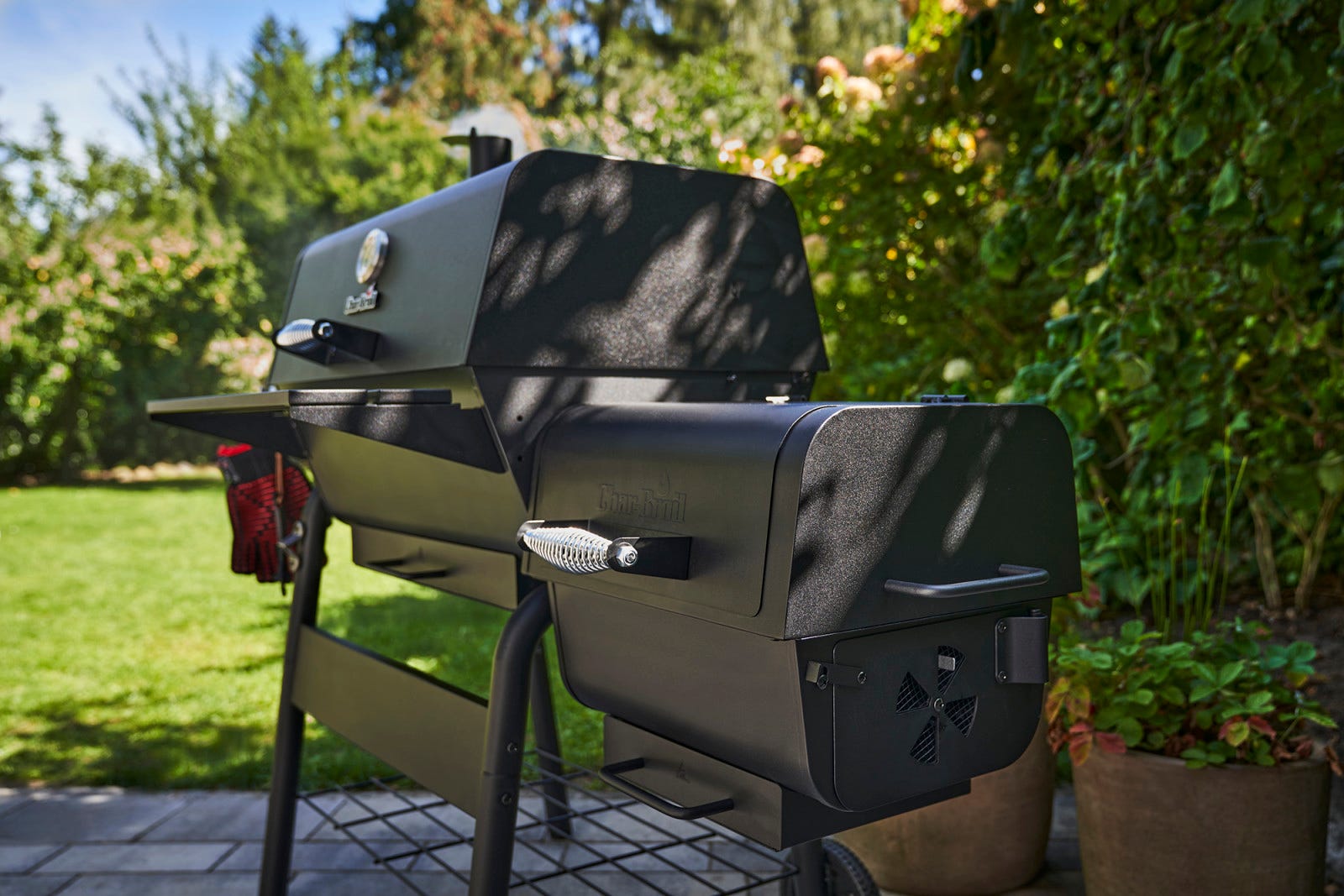 Förvandla din Charcoal M eller L till offset-smoker