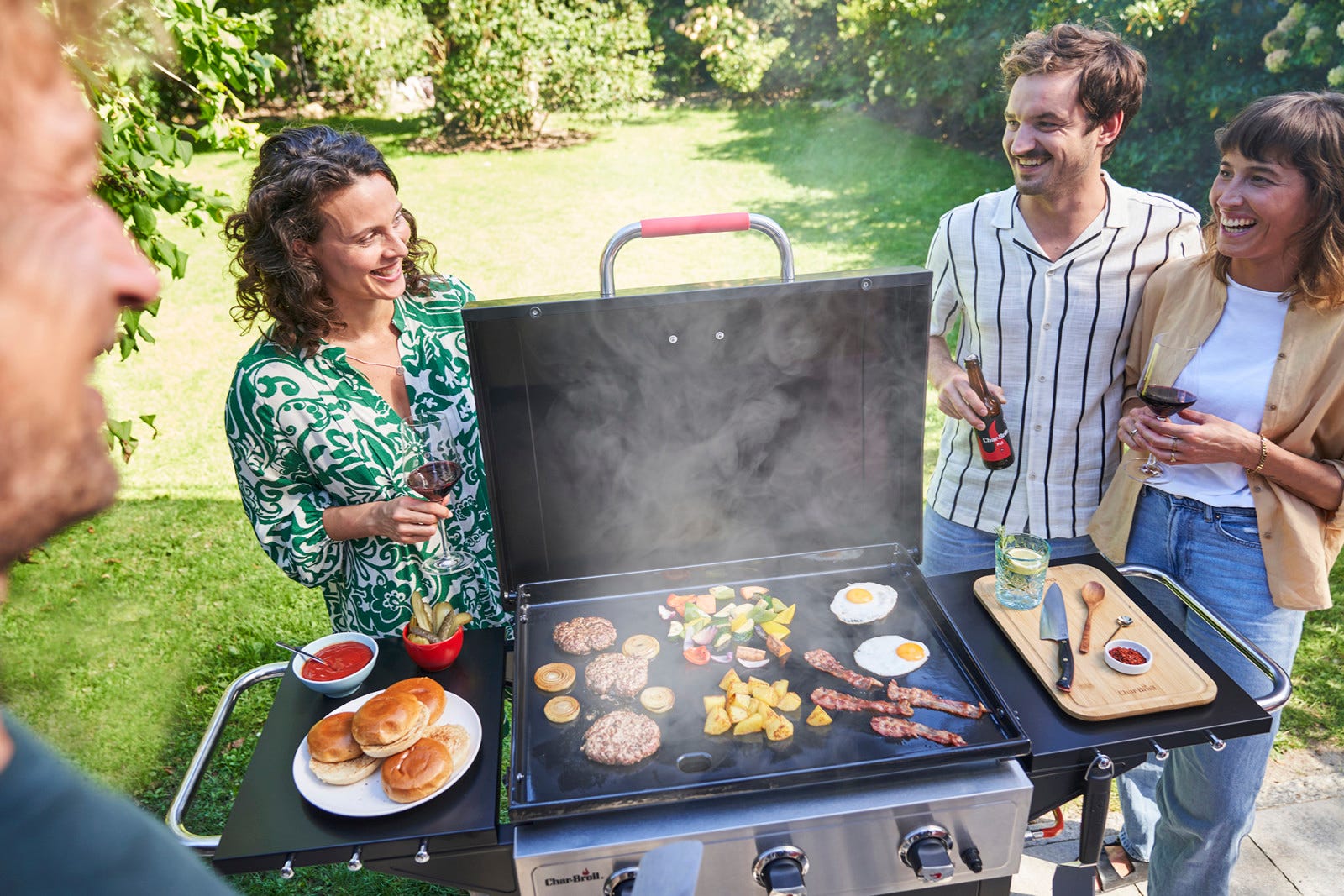 Stadig vagn för vilda grillfester